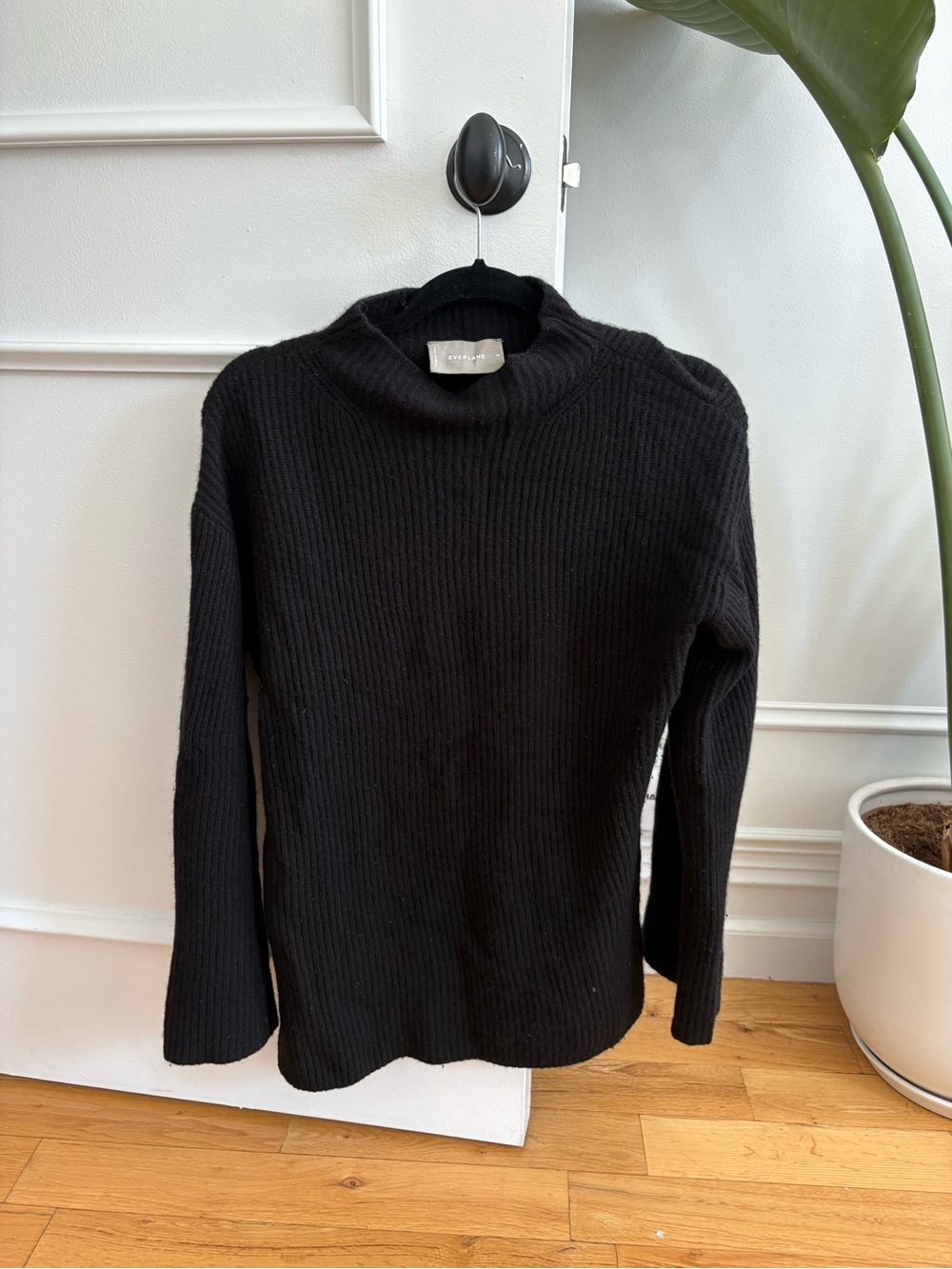 Everlane Black Cashmere Mock Neck Sweater - Women